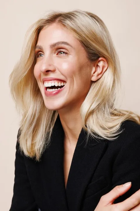 Nele G. ist ein weibliches Beauty Model mit grünen Augen und blonden Haaren aus Hamburg