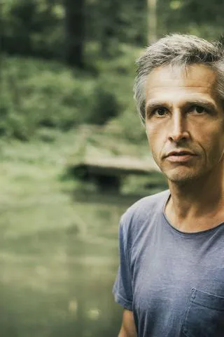 Andreas J. ist ein männliches Mainboard Model mit braunen Augen und braunen Haaren aus Stuttgart