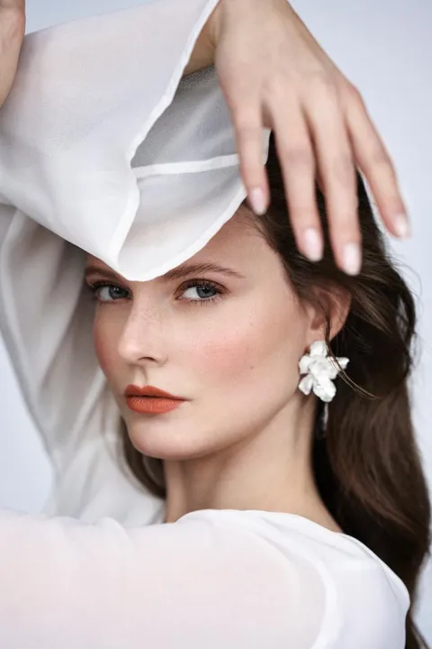 Anne J. ist ein weibliches Commercials Model mit blau-grünen Augen und braunen Haaren aus München