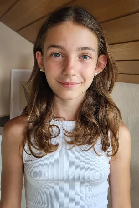Kim-Lena L. ist ein weibliches Actors Model mit blauen Augen und dunkelblonden Haaren aus Stuttgart