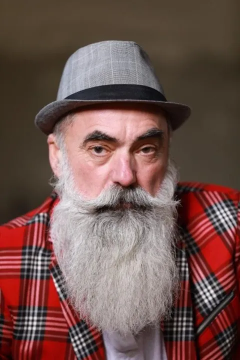 Gunnar F. ist ein männliches Best Ager Model mit braunen Augen und dunkelbraunen Haaren aus Stuttgart
