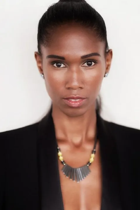 Ucelly H. ist ein weibliches People of Color Model mit braunen Augen und dunkelbraunen Haaren aus Nürnberg