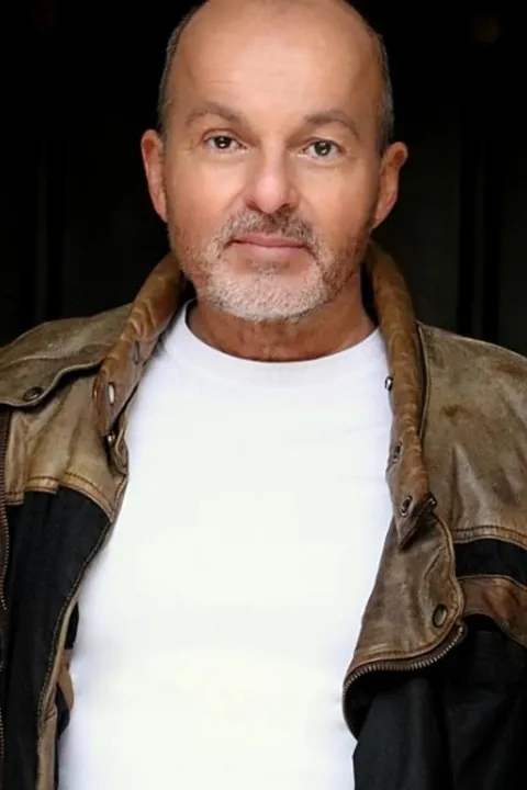 Sven S. ist ein männliches Actors Model mit braunen Augen und braunen Haaren aus München