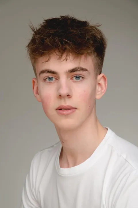 Leander  K. ist ein männliches People Model mit blauen Augen und blonden Haaren aus Freiburg