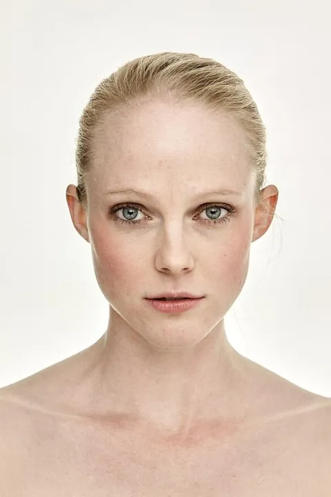 Alena P. ist ein weibliches Sport Model mit blauen Augen und blonden Haaren aus Stuttgart