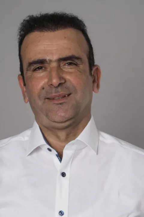 Yahya O. ist ein männliches People Model mit braunen Augen und schwarzen Haaren aus Stuttgart