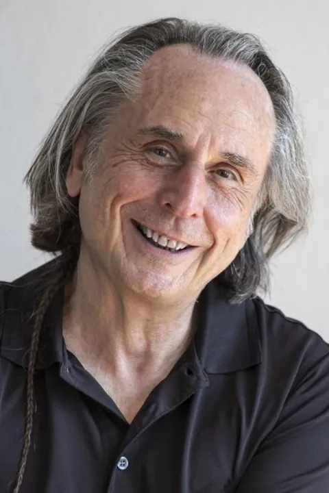 Charles U. ist ein männliches Actors Model mit braunen Augen und gräulichen Haaren aus Stuttgart