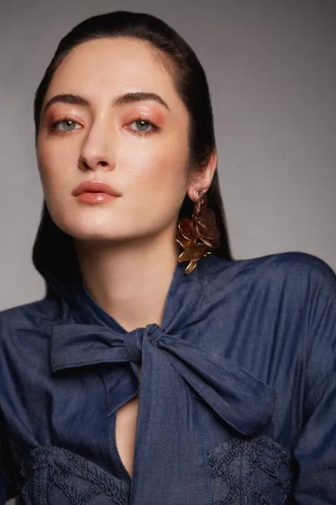 Lorena J. ist ein weibliches Beauty Model mit blau-grünen Augen und braunen Haaren aus Stuttgart