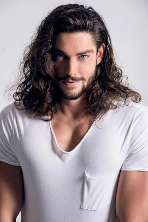 Daniel M. ist ein männliches Models Model mit braun-grünen Augen und dunkelbraunen Haaren aus Stuttgart