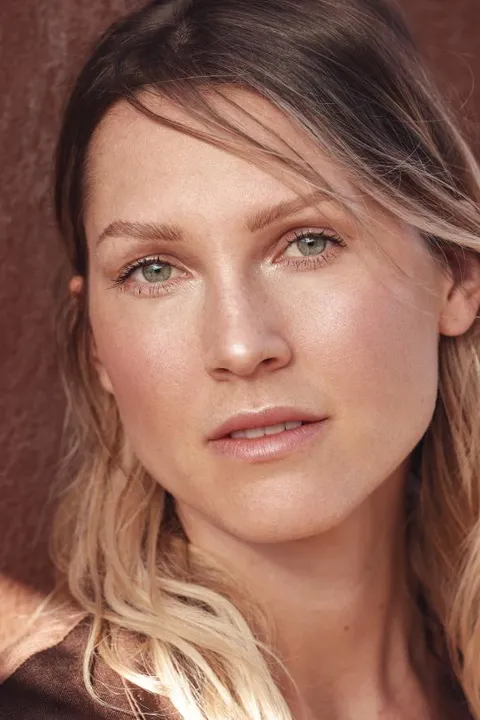 Sofia G. ist ein weibliches Fashion Model mit grau-grünen Augen und dunkelblonden Haaren aus Österreich