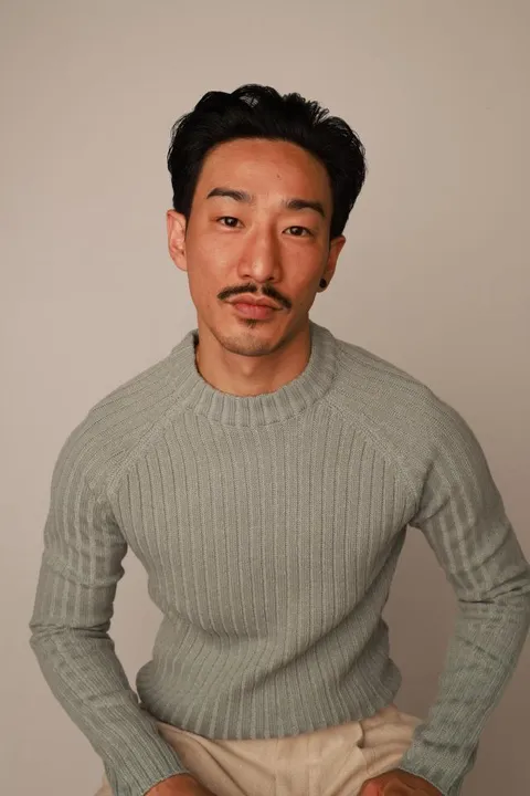 Marcel Dennis M. ist ein männliches People of Color Model mit braunen Augen und schwarzen Haaren aus Stuttgart