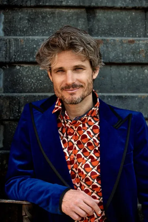 Hubertus R. ist ein männliches Actors Model mit blau-grünen Augen und braunen Haaren aus München