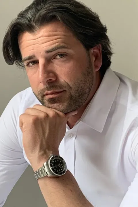 Christopher M. ist ein männliches Mainboard Model mit grünen Augen und braunen Haaren aus Frankfurt