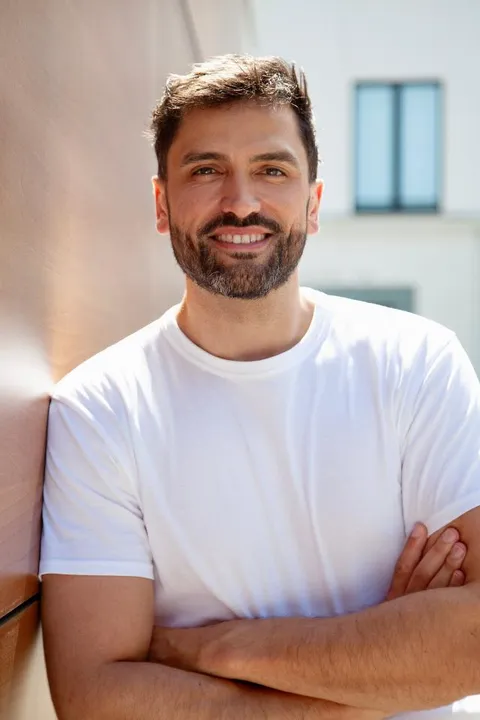 Marcel Gregory  S. ist ein männliches Actors Model mit braun-grünen Augen und schwarzen Haaren aus Frankfurt