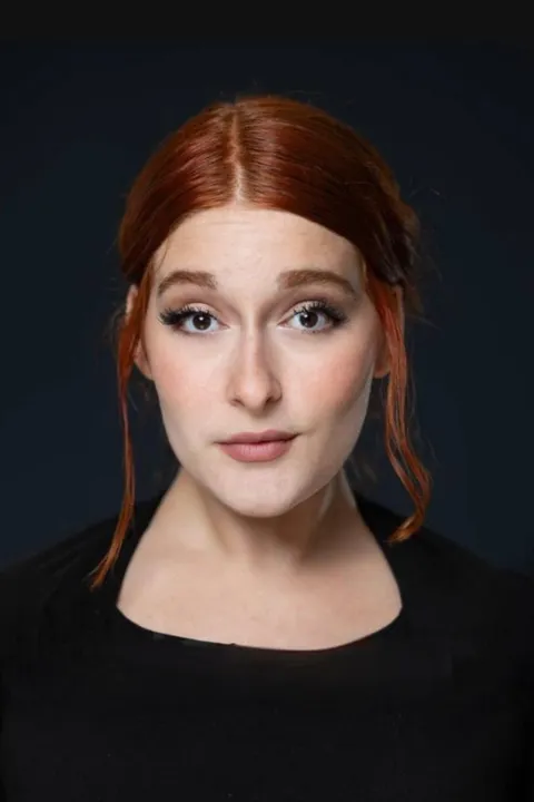 Mara P. ist ein weibliches Actors Model mit braunen Augen und  rot en Haaren aus Stuttgart