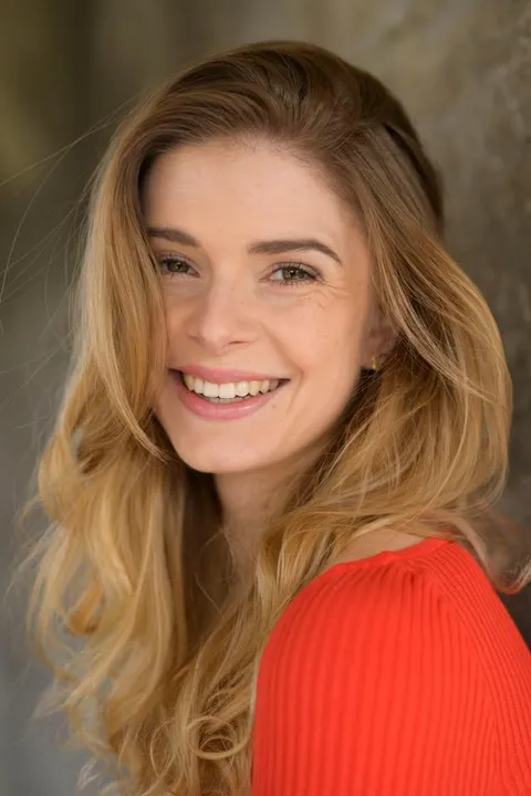 Sophia W. ist ein weibliches Beauty Model mit braun-grünen Augen und blonden Haaren aus München