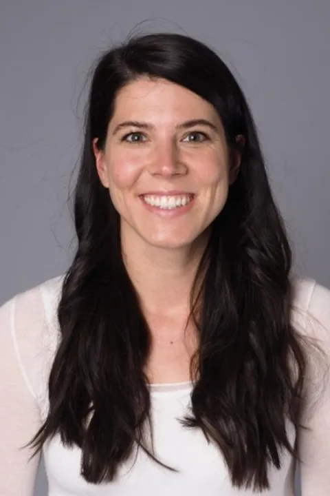 Ulrike A. ist ein weibliches People Model mit braun-grünen Augen und braunen Haaren aus Stuttgart