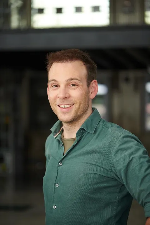 Fabian B. ist ein männliches Actors Model mit braunen Augen und dunkelblonden Haaren aus Stuttgart