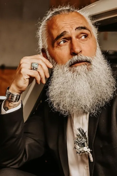 Harald K. ist ein männliches Best Ager Model mit braunen Augen und gräulichen Haaren aus Köln