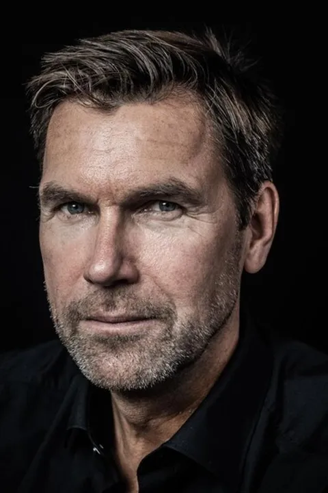 Ludwig A. ist ein männliches Best Ager Model mit blauen Augen und dunkelbraunen Haaren aus Köln