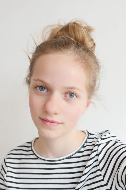 Lucie P. ist ein weibliches People Model mit blauen Augen und blonden Haaren aus Stuttgart