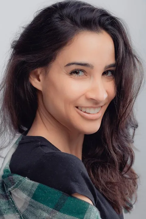 Denise B. ist ein weibliches Beauty Model mit braunen Augen und dunkelbraunen Haaren aus Stuttgart