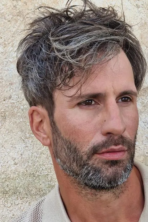 Niko G. ist ein männliches People Model mit braunen Augen und braunen Haaren aus Stuttgart