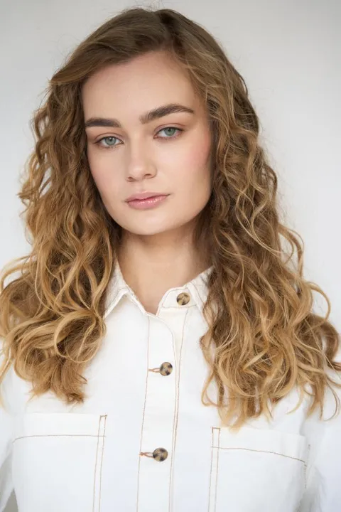 Lucia W. ist ein weibliches Sport Model mit grünen Augen und dunkelblonden Haaren aus Bielefeld