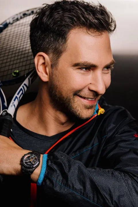 Etienne F. ist ein männliches Commercials Model mit braunen Augen und  braun en Haaren aus Stuttgart