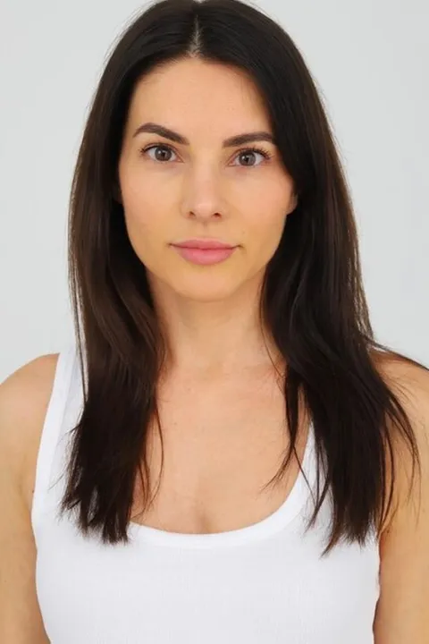 Karina L. ist ein weibliches Beauty Model mit braunen Augen und dunkelbraunen Haaren aus Stuttgart