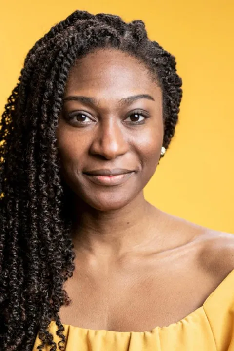 Cecília d. ist ein weibliches People of Color Model mit braunen Augen und schwarzen Haaren aus Stuttgart