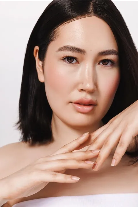 Dilara C. ist ein weibliches Beauty Model mit braunen Augen und dunkelbraunen Haaren aus Köln