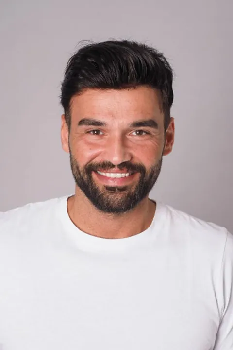 Hüseyin A. ist ein männliches People Model mit braunen Augen und dunkelbraunen Haaren aus Stuttgart