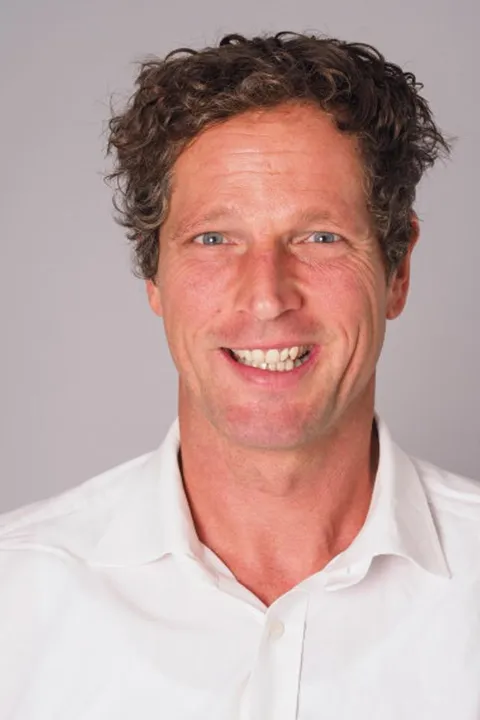 Burkhard S. ist ein männliches People Model mit blau-grauen Augen und dunkelblonden Haaren aus Stuttgart