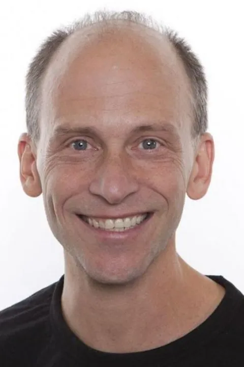 Pablo Z. ist ein männliches People Model mit blauen Augen und dunkelblonden Haaren aus Stuttgart