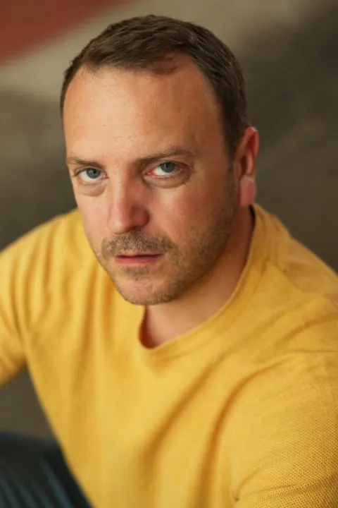 Stefan W. ist ein männliches Actors Model mit blau-grauen Augen und dunkelblonden Haaren aus Frankfurt