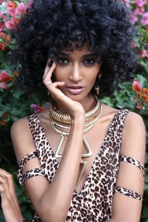 Bethelhem W. ist ein weibliches People of Color Model mit braunen Augen und schwarzen Haaren aus München