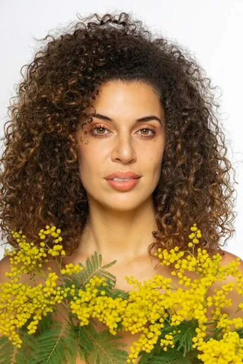 Schamiram N. ist ein weibliches People of Color Model mit braunen Augen und hellbraunen Haaren aus Berlin