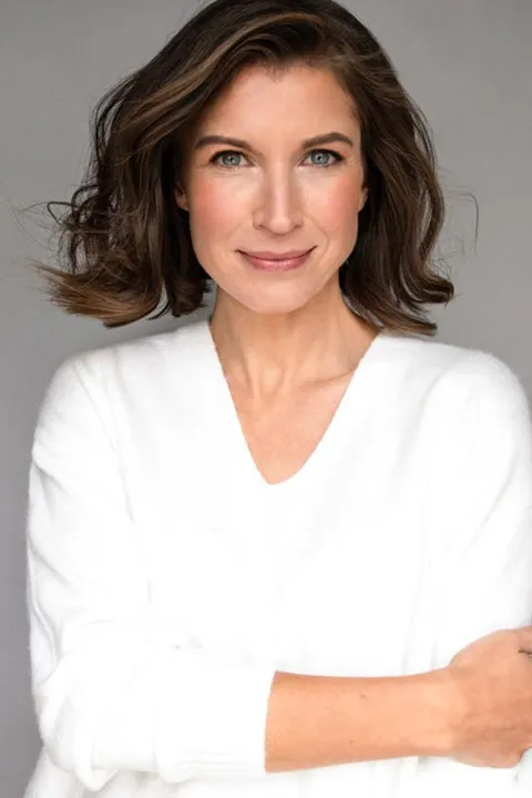 Antje U. ist ein weibliches Commercials Model mit blauen Augen und braunen Haaren aus Frankfurt