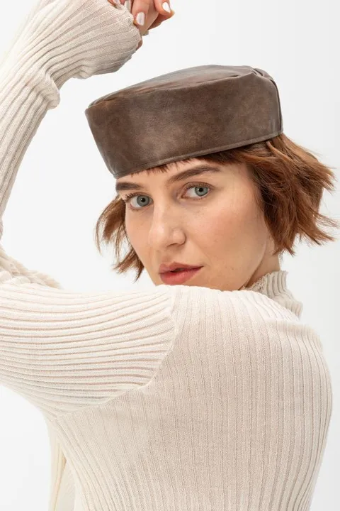 Hannah P. ist ein weibliches Fashion Model mit blau-grünen Augen und rot-braunen Haaren aus Stuttgart