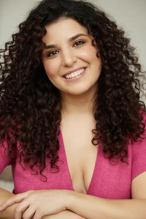 Zeynep K. ist ein weibliches Fashion Model mit braunen Augen und braunen Haaren aus Bielefeld