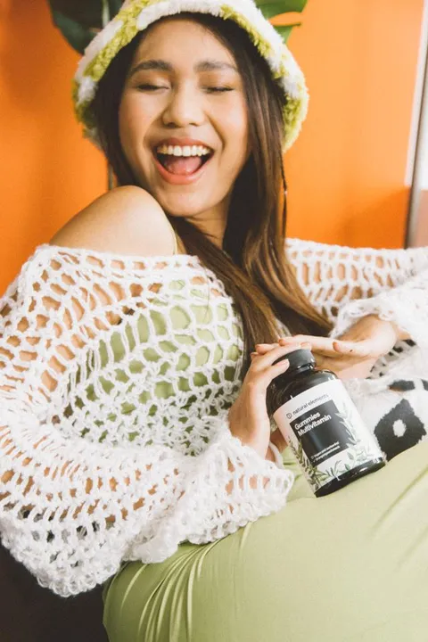 Chayada W. ist ein weibliches Beauty Model mit braunen Augen und dunkelbraunen Haaren aus Düsseldorf