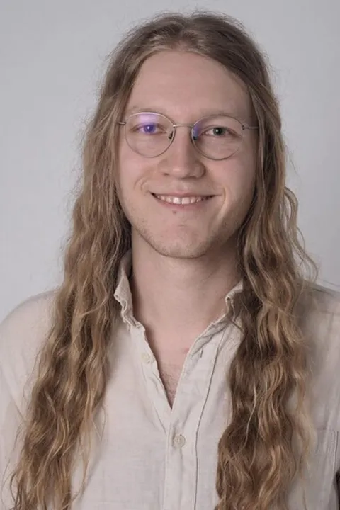 Markus K. ist ein männliches People Model mit grün-blauen Augen und blonden Haaren aus Stuttgart