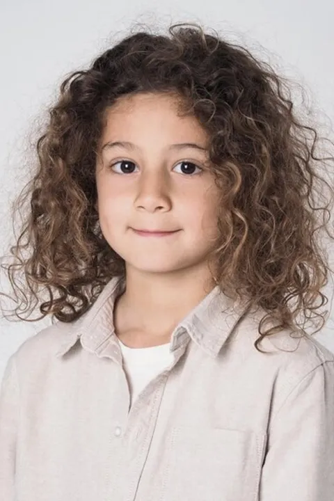 Kian C. ist ein männliches People Model mit braunen Augen und braunen Haaren aus Stuttgart
