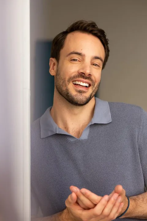 Bruno S. ist ein männliches Actors Model mit grün-braunen Augen und braunen Haaren aus München