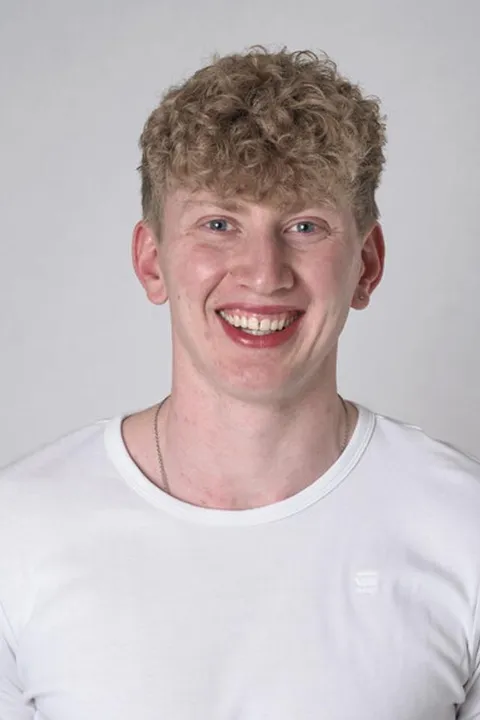 Andrej S. ist ein männliches People Model mit blauen Augen und blonden Haaren aus Stuttgart