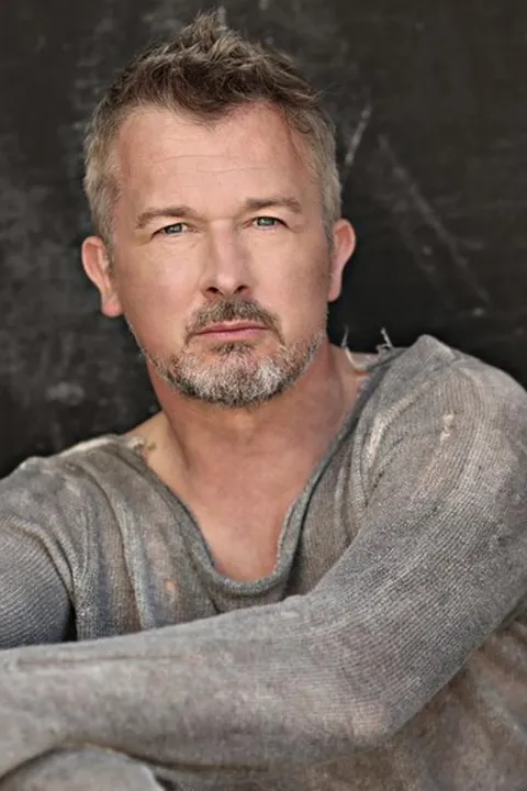 Achim M. ist ein männliches Sport Model mit grau-grünen Augen und grauen Haaren aus Frankfurt