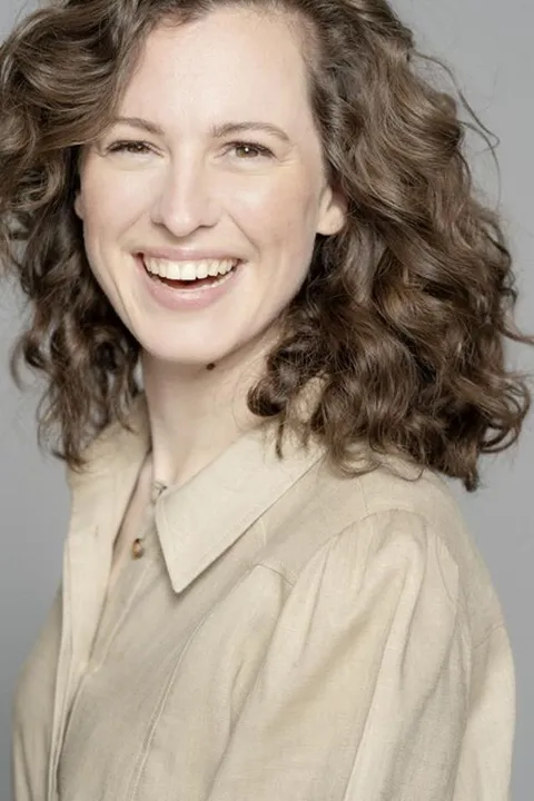 Alena H. ist ein weibliches Commercials Model mit braun-grünen Augen und rot-braunen Haaren aus Hamburg