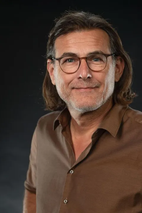 Armin B. ist ein männliches People Model mit blau-grünen Augen und braunen Haaren aus Stuttgart