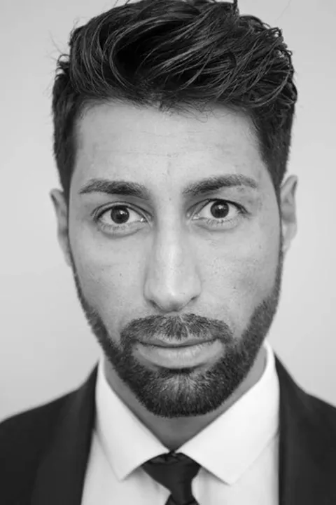Miran V. ist ein männliches Mainboard Model mit braunen Augen und schwarzen Haaren aus Frankfurt
